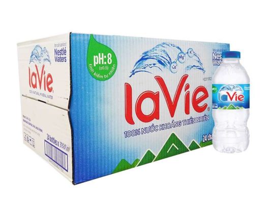 Uống vừa đủ nước khoáng Lavie 350ml mỗi ngày để cải thiện sức khỏe