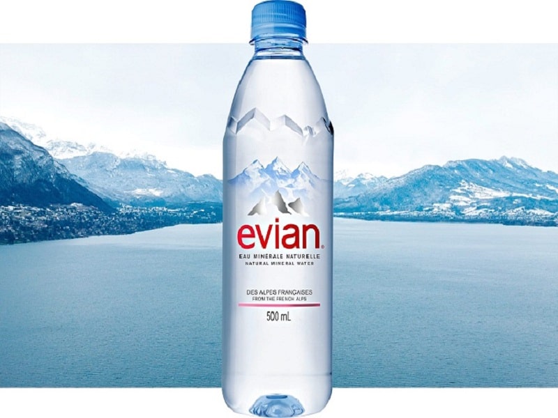 Giá nước khoáng Evian trên thị trường hiện nay ra sao?