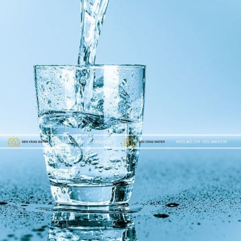 cách uống nước để giảm mụn
