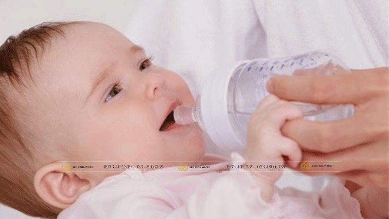 Nước tinh khiết cho trẻ sơ sinh 