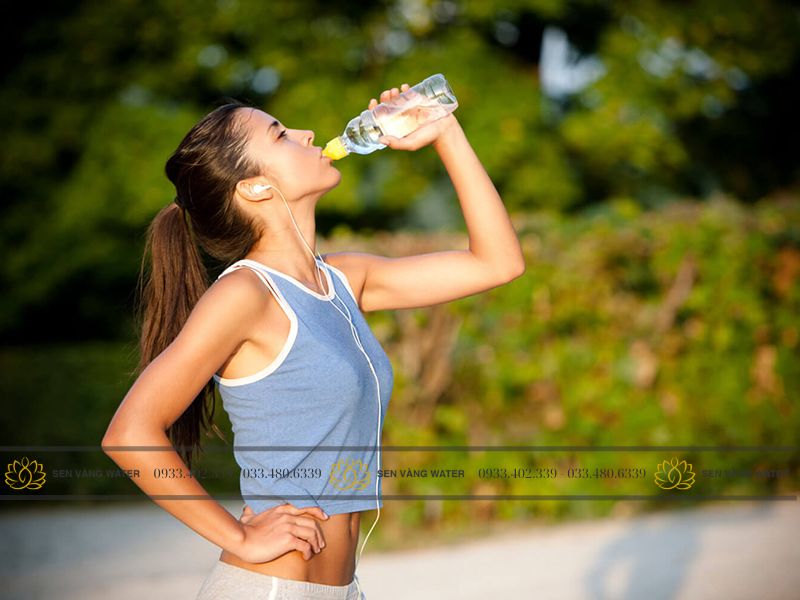 Tập thể dục xong uống nước có tốt không