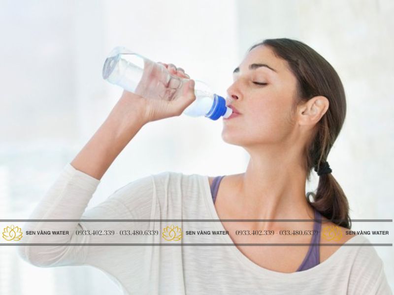 Uống nhiều nước có khỏi sỏi thận