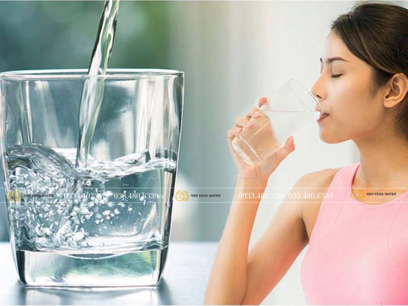 Uống nước có giảm mỡ bụng không